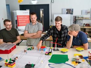 HÖRMANN Group: Playing Lego at the scholarship holders' day