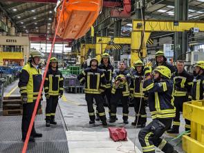 HÖRMANN Automotive: Plant fire department practices rescue on a press